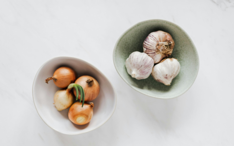 Cebula, czosnek i miód – hit czy kit na przeziębienie?