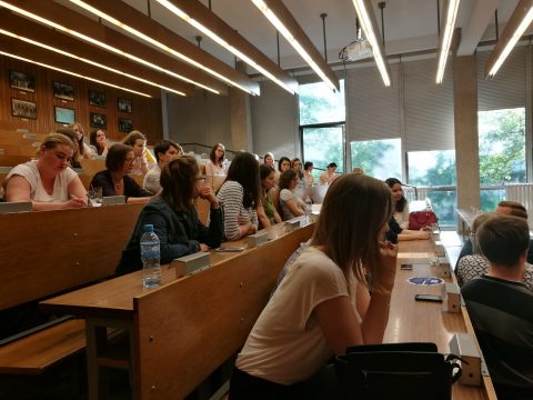 Aspekty prawne i funkcjonowanie opieki farmaceutycznej w Polsce i za granicą