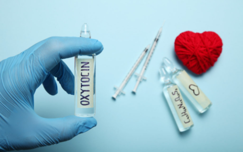 Miłość i&nbsp;przywiązanie – krótka historia o&nbsp;oksytocynie
